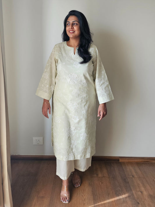 Darzaania Amaira Embroidered Kurta with Pants (Set)