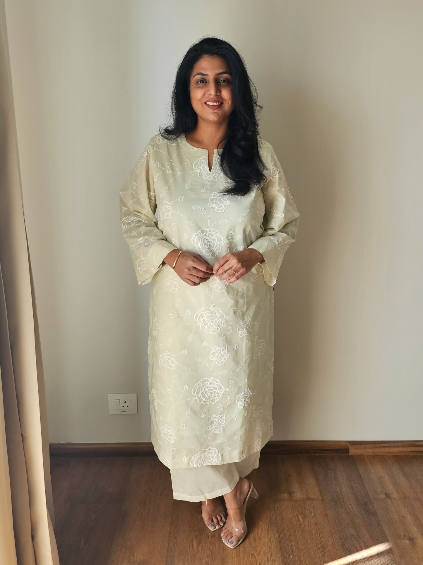 Darzaania Amaira Embroidered Kurta with Pants (Set)