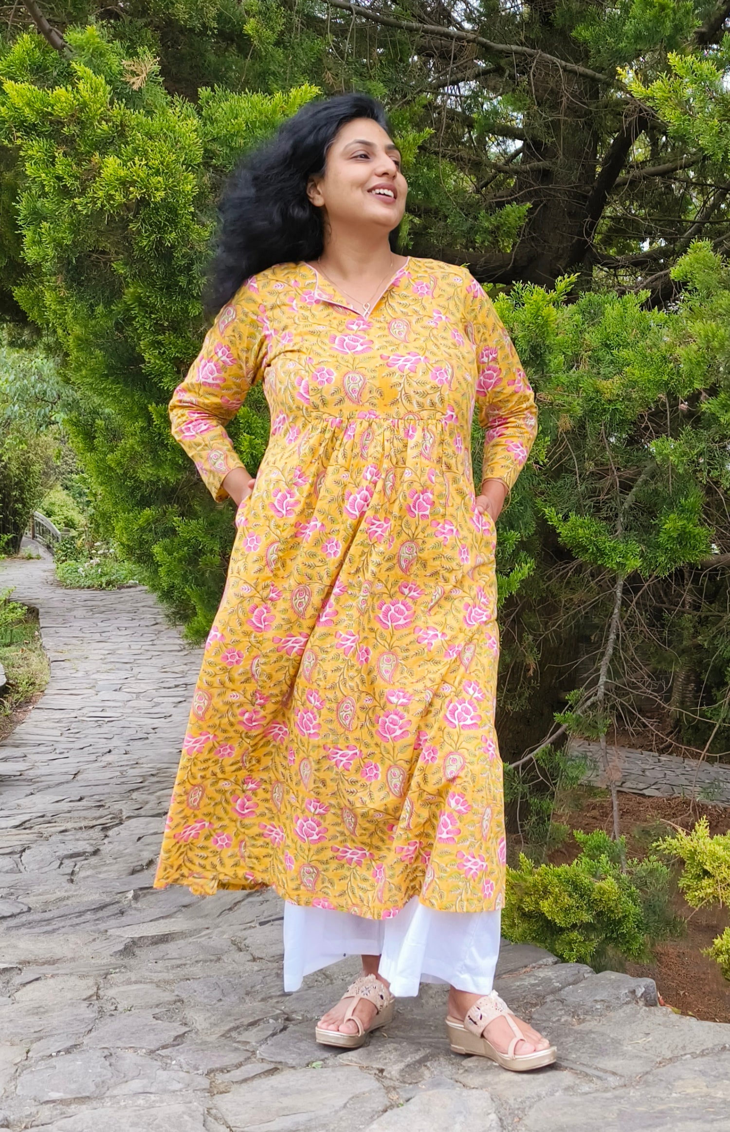 Women's Kurti in Yellow Cotton for Regular and Office Wear