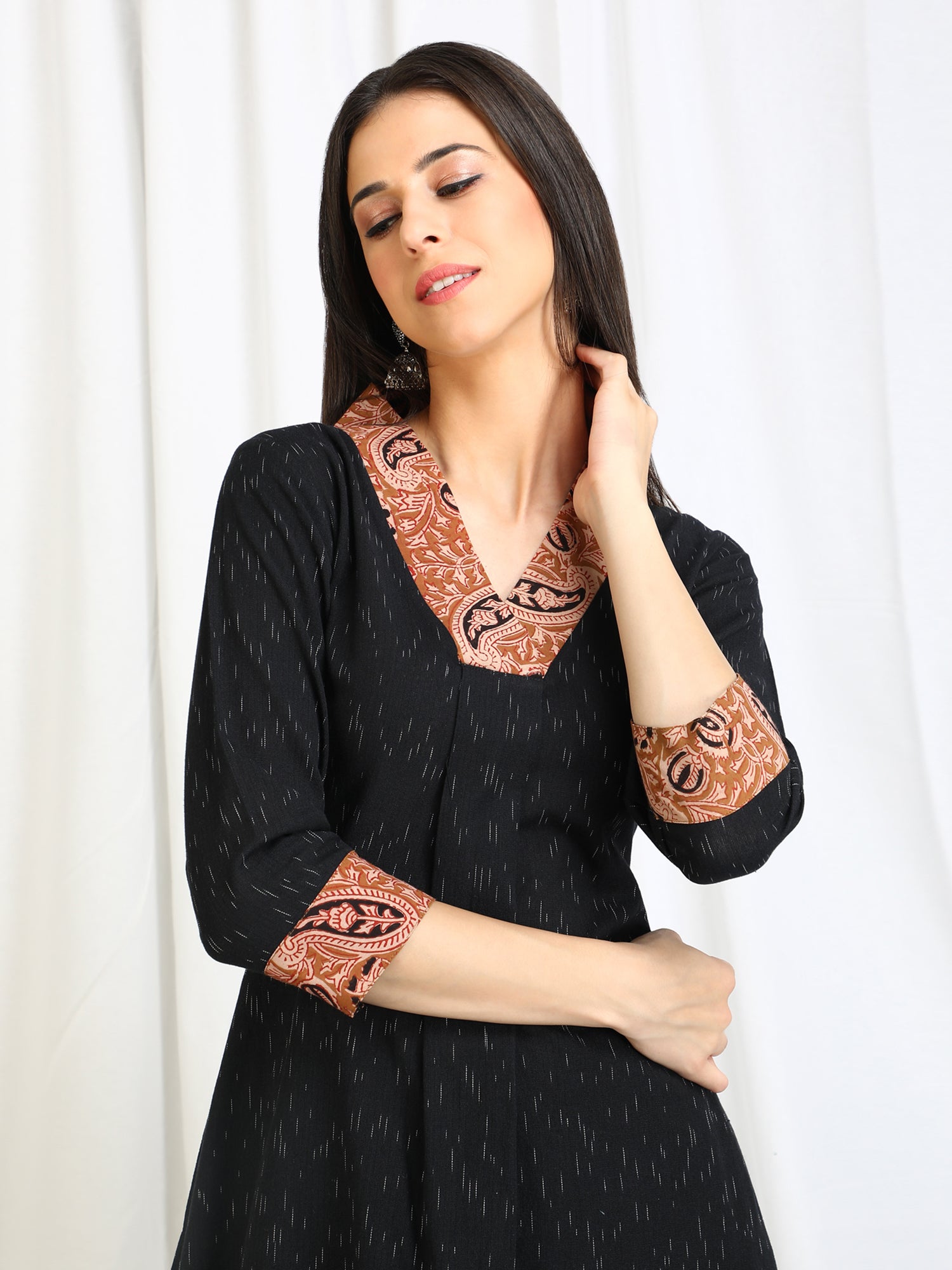 Buy HAKOBA Cotton White Black V-Neck Sleeve Less Embroiderd Kurti at  Amazon.in