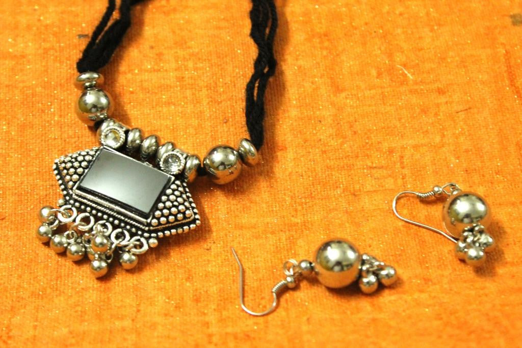 Traditional Necklace with Earrings